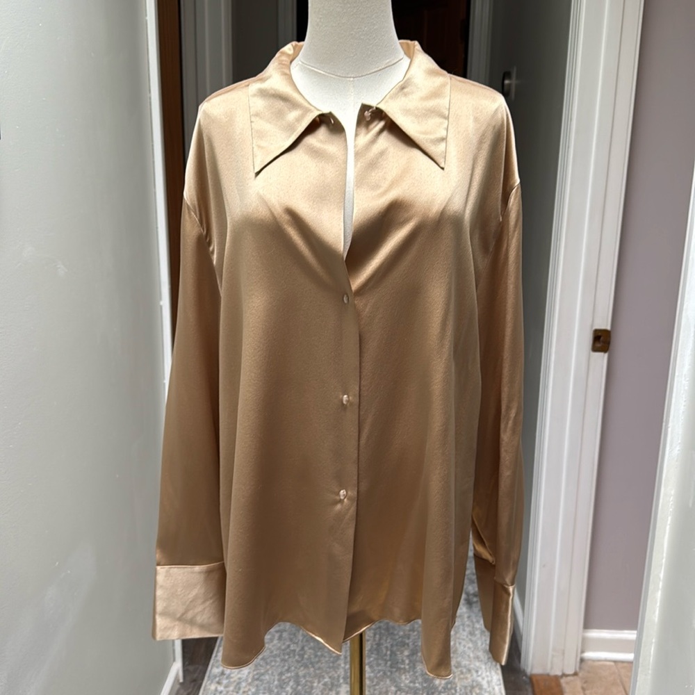 Vince silk blouse pearl shaped buttons in Champagne